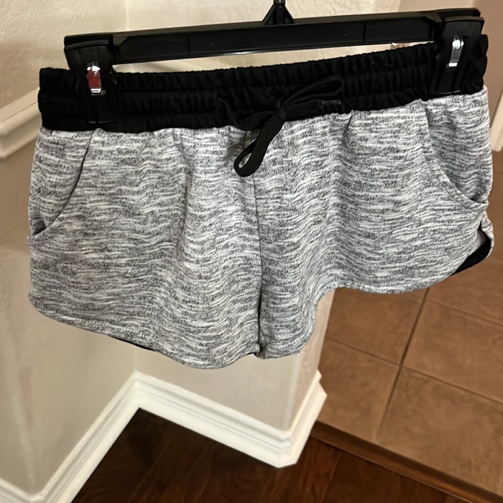 Roma Concept black and gray shorts Size M
